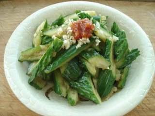 Smashed Cucumber Salad step 4: Transfer to a serving plate and top with minced ginger, chopped scallion, and ho