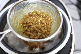 Braised Beef Shank step 6: Strain the diluted soybean paste through a fine sieve and pour only the smooth l