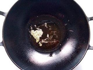 Hot and Sour Shredded Potatoes step 6: Heat oil in a wok over low heat and fry the Sichuan peppercorns until fragrant.