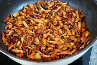 Braised Pork Belly with Mushrooms and Eggs step 15: Cook briefly until the ingredients develop a rich caramel-brown color.