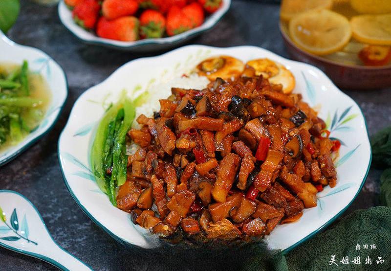 Braised Pork Belly with Mushrooms and Eggs recipe photo