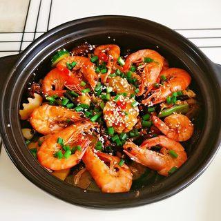 Spicy Mala Stir-Fry with Pork, Shrimp and Mixed Vegetables step 17: Serve immediately while hot.