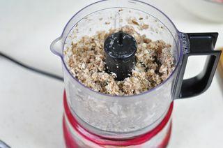Steamed Pork Meatballs with Shiitake Mushrooms step 3: Wash the shiitake mushrooms thoroughly, squeeze out excess moisture, then finely