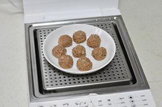 Steamed Pork Meatballs with Shiitake Mushrooms step 8: Arrange the meatballs on a heatproof plate and place them in a prepared steamer.