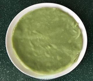 Refreshing Cucumber Jelly Rolls with Sour and Spicy Dressing step 10: Stack the finished sheets neatly on a plate, brushing lightly with oil between l