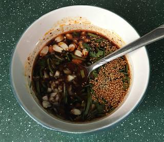 Refreshing Cucumber Jelly Rolls with Sour and Spicy Dressing step 13: Prepare the dressing by mixing salt, sugar, light soy sauce, vinegar, scallions,