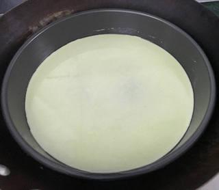Refreshing Cucumber Jelly Rolls with Sour and Spicy Dressing step 5: Place the pan over boiling water in a steamer.