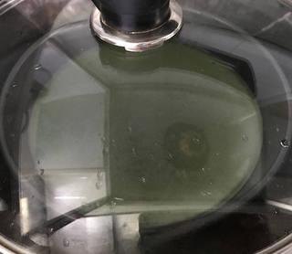 Refreshing Cucumber Jelly Rolls with Sour and Spicy Dressing step 6: Cover and steam for 1 to 2 minutes, until bubbles appear across the surface and 