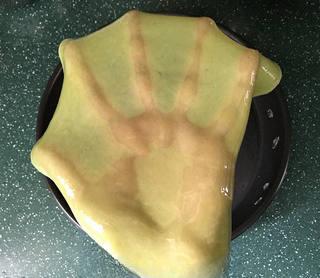 Refreshing Cucumber Jelly Rolls with Sour and Spicy Dressing step 9: Continue making the remaining sheets using the same method.