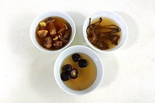 Braised Black Chicken with Chinese Herbs and Mushrooms step 2: Soak the dried shiitake mushrooms, matsutake mushrooms, and tea tree mushrooms i