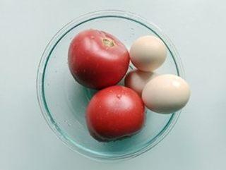 Egg and Tomato Stir-Fry step 1: Prepare all ingredients.