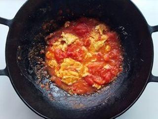 Egg and Tomato Stir-Fry step 10: Bring the mixture to a gentle simmer for a few seconds.