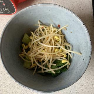 Spicy Pork Loin Hot Pot step 7: Transfer the cooked vegetables to a serving bowl.