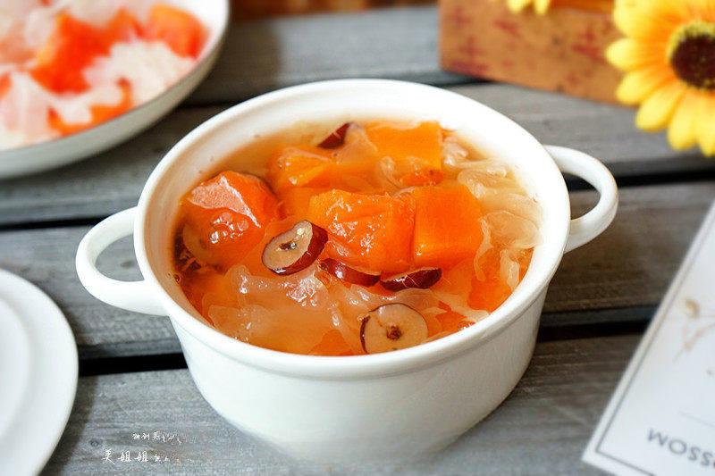 Papaya and Snow Fungus Sweet Soup recipe photo