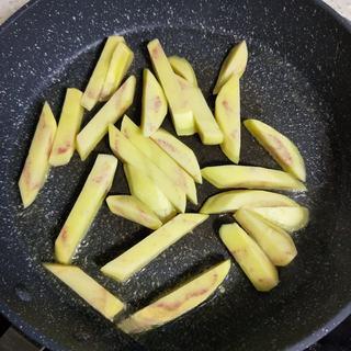 Braised Eggplant, Potato and Green Pepper step 3: Heat a little oil in a non-stick skillet and add the potato strips.