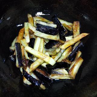Braised Eggplant, Potato and Green Pepper step 8: Return the cooked potato strips to the skillet.