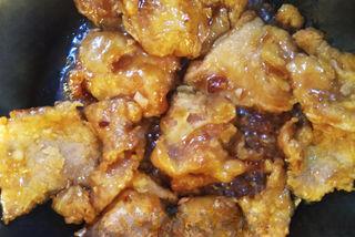 Sweet and Sour Pork step 10: Return the crispy pork to the pan and toss quickly over high heat until evenly c