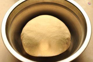 Homemade Shrimp and Chicken Pizza step 1: Combine the bread flour, water, sugar, salt, corn oil, and yeast in a mixing bow