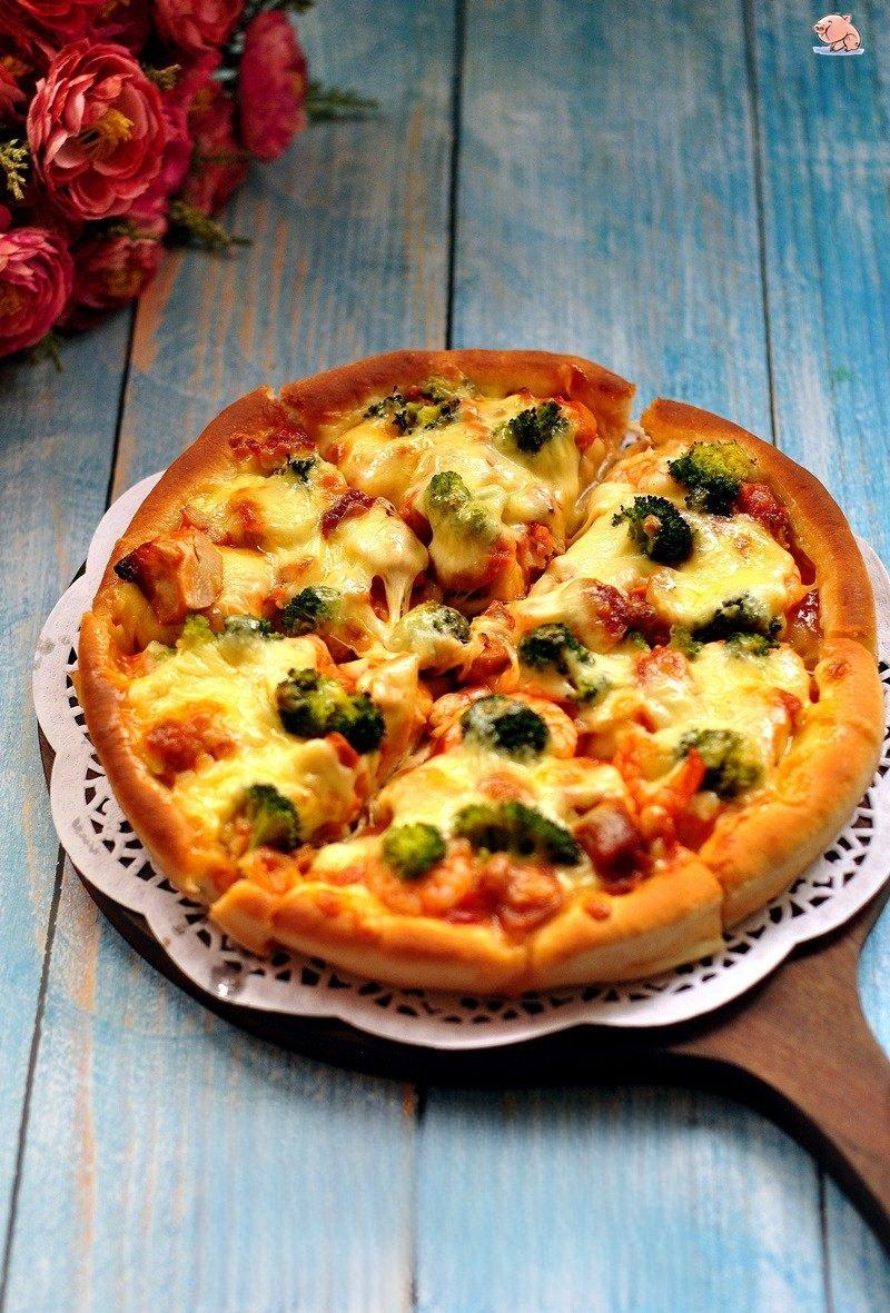 Homemade Shrimp and Chicken Pizza finished dish
