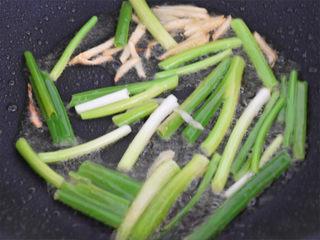 Chinese Steamed Sea Bass step 8: Meanwhile, heat oil in a small saucepan. Fry the Sichuan peppercorns and cloves 