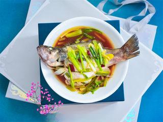 Chinese Steamed Sea Bass step 9: Immediately pour the hot aromatic oil over the steamed fish before serving.