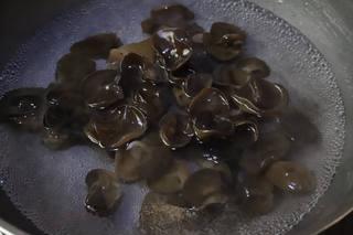 Spicy Black Fungus Salad step 2: Bring a pot of water to a boil. Add the black fungus and cook until tender. Drai
