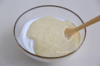 Osmanthus Chiffon Cake step 8: Pour the partially mixed batter back into the remaining meringue and fold gently