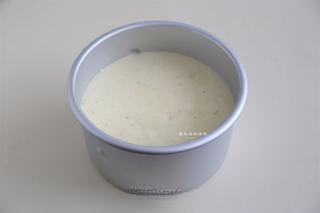 Osmanthus Chiffon Cake step 9: Pour the batter into a 6-inch chiffon cake pan and tap the pan lightly to releas