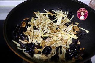 Moo Shu Pork step 8: Add the carrot slices and cook for about 30 seconds.