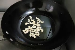 Sweet and Spicy Cashew Shrimp step 7: Lightly coat the shrimp with a thin layer of cornstarch, shaking off any excess.