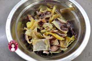 Dried Cuttlefish Duck Soup step 3: Rinse the dried cuttlefish thoroughly under cold water to remove any surface imp