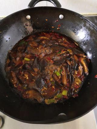 Braised Fish-Fragrant Eggplant step 13: Pour in the slurry and stir until the sauce thickens and coats the eggplant.