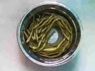 Stir-Fried Pickled Long Beans with Ground Pork step 2: Mix the ground pork with minced ginger, salt, cooking wine, and light soy sauce.