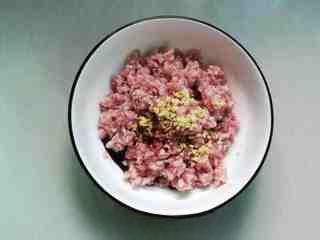 Stir-Fried Pickled Long Beans with Ground Pork step 3: Finely chop the garlic, ginger, and green onions. Slice the red and green chilie