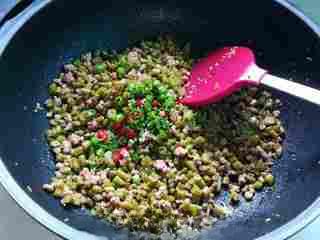 Stir-Fried Pickled Long Beans with Ground Pork step 9: Stir-fry for 2–3 minutes until everything is evenly mixed and heated through.