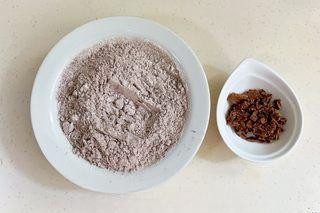 Chocolate Chiffon Cake step 3: Heat the corn oil to approximately 75°C (167°F). Pour it over the flour and coco
