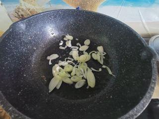 Cumin Lamb Stir-Fry with Cilantro step 11: Season with a little salt, oyster sauce, light soy sauce, white pepper, sugar, a