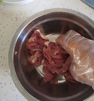 Cumin Lamb Stir-Fry with Cilantro step 3: Season the lamb with salt, oyster sauce, light soy sauce, and white pepper. Mix 