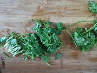 Cumin Lamb Stir-Fry with Cilantro step 7: Arrange some cilantro on a serving plate as a garnish base.
