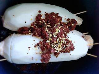 Sweet Osmanthus Glutinous Rice Stuffed Lotus Root step 5: Place the stuffed lotus roots in a pressure cooker or large pot. Add the brown s