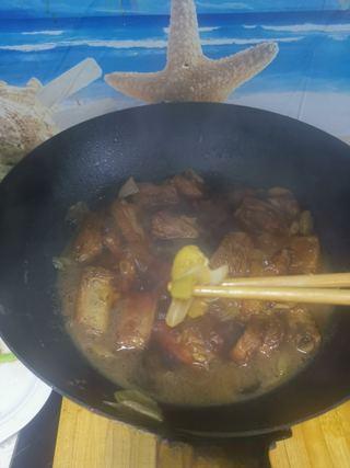Sweet and Sour Spare Ribs step 11: After 10 minutes of braising, remove the scallions and ginger.