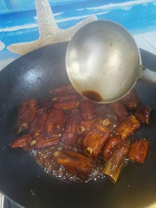 Sweet and Sour Spare Ribs step 13: Increase the heat to reduce the sauce. Add the remaining vinegar and simmer for
