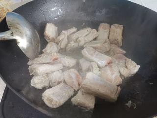 Sweet and Sour Spare Ribs step 4: Heat a small amount of oil in a wok and stir-fry the ribs until lightly browned