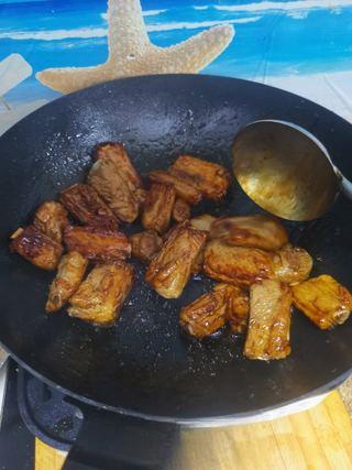 Sweet and Sour Spare Ribs step 8: Return the ribs to the wok and toss until evenly coated with the caramel.