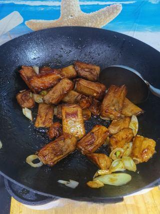 Sweet and Sour Spare Ribs step 9: Add the scallions and ginger, stirring to release their aroma.