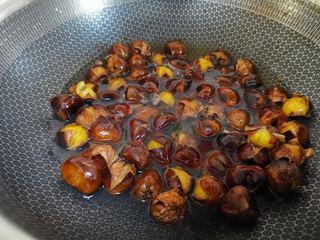 Candied Chestnuts step 9: Pour in enough water to cover the chestnuts by about 1 cm. Cover and simmer for 