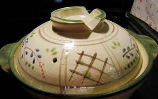Clay Pot Basil Chicken step 11: Cover the clay pot. Pour 2 tablespoons of rice wine around the lid or edge of th