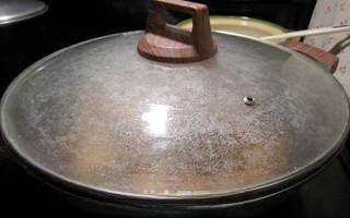 Clay Pot Basil Chicken step 7: Reduce to low heat, cover, and cook for about 6 minutes until the chicken is nea