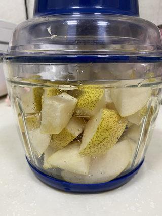 Pear Herbal Syrup step 2: Cut the pears into chunks without peeling them.