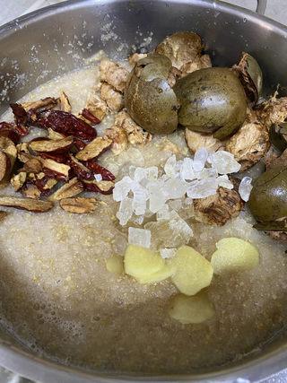 Pear Herbal Syrup step 4: Transfer the pear puree to a large pot. Add the ginger slices, dried red dates, 
